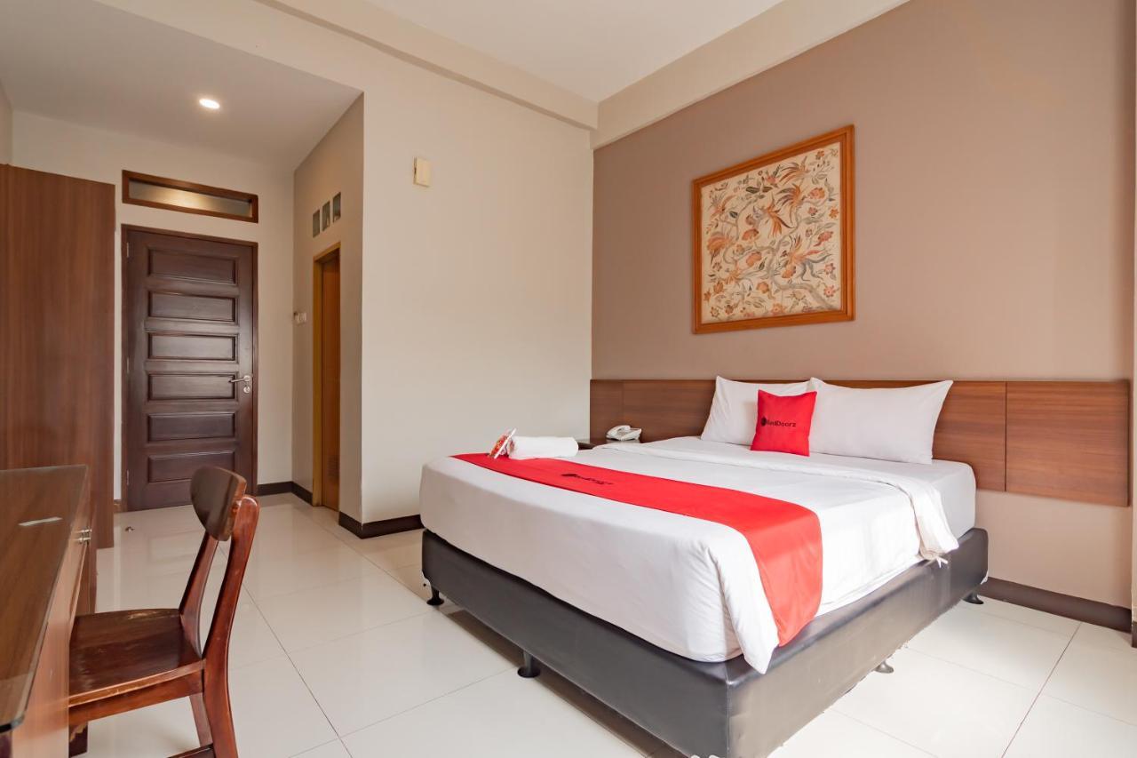 Hotel Reddoorz Near Simpang Dago 2 Bandung Exteriér fotografie