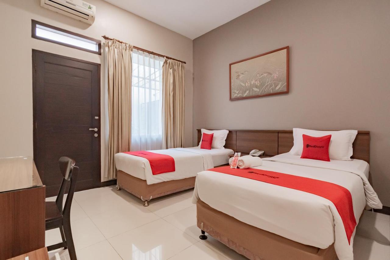 Hotel Reddoorz Near Simpang Dago 2 Bandung Exteriér fotografie