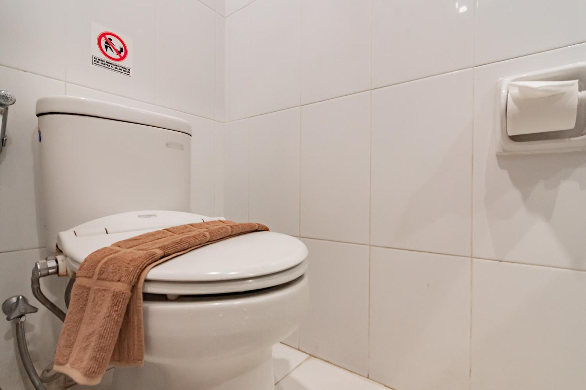 Hotel Reddoorz Near Simpang Dago 2 Bandung Pokoj fotografie