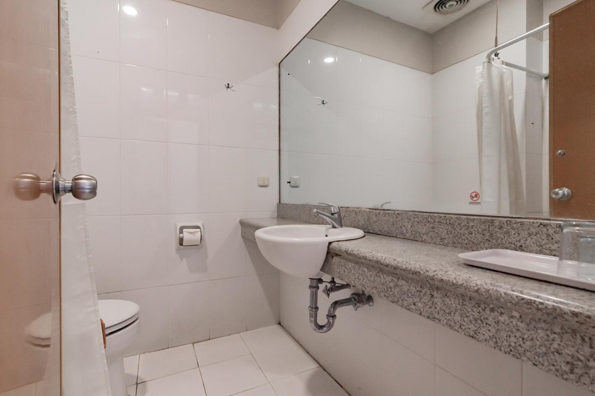 Hotel Reddoorz Near Simpang Dago 2 Bandung Pokoj fotografie